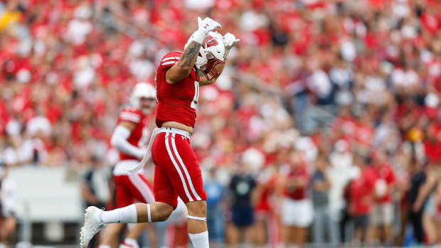 Wisconsin linebacker Nick Herbig pumps up the crowd after a sack.